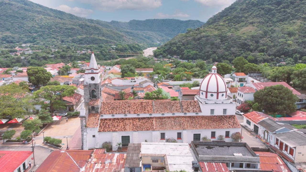 Casa Amberes Panzió Honda  Kültér fotó